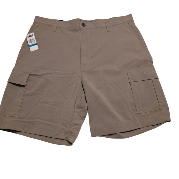 NWT Chaps Tan Cargo Shorts with Flat Front Design - Picture 1 of 3